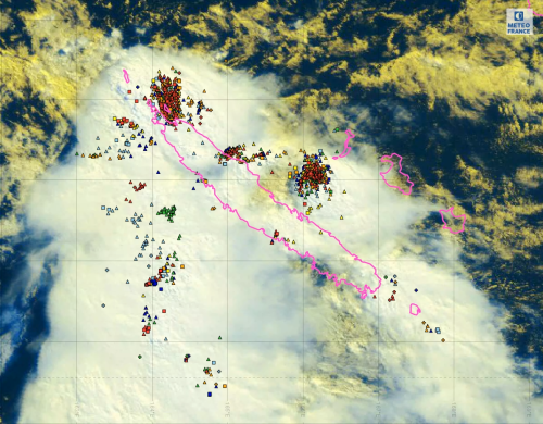 Image satellite Himawari-8 et impacts de foudre lors du passage de l’épisode orageux du 4 mai 2021