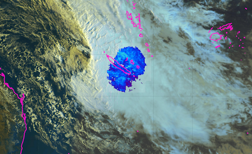 Image en infrarouge et canal visible du satellite Himawari 9 + réflectivité radar + impacts de foudre du réseau de détection de la foudre de la Nouvelle-Calédonie, le jeudi 14 septembre 2023 à 17h00 loc. Source : Météo-France Nouvelle-Calédonie