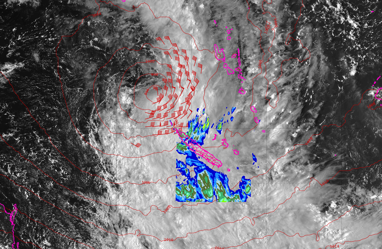 Images satellite en canal visible, pression atmosphérique au niveau de la mer, rafales du modèle AROME seuillées à 35 kt et lame d’eau radar 1 heure, le lundi 23 mars 2026 à 18h00 loc.